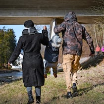 Politik auf Kosten der Kinder Abgewiesen: Asylsuchende Familie mit Kind