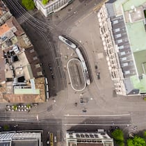 Wie Banken helfen könnten – es aber (noch) nicht tun Blick von oben auf den Zürcher Paradeplatz, das Herz der Schweizer Finanzbranche