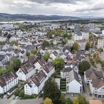Wer für ein Haus die Vorsorge anzapft, gefährdet seine Rente Foto: Sven Thomann, 11.10.2024, Uster (ZH): Blick ueber das Stadtzentrum von Uster. Uster ist die drittgroesste Stadt im Kanton Zuerich. SymbolbildRMS