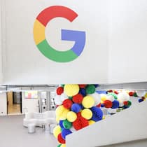 Fettes Gehalt nach der Uni? So viel verdienen Absolventen wirklich Google-Empfangsschalter - Das Studium abschliessen und dick verdienen? Das gilt längst nicht für alle, die von der Hochschule kommen. Wer am Anfang absahnt und später zulegt