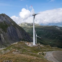 Ja zum Klimaschutzgesetz – was heisst das jetzt? Windrad und Stausee auf dem Nufenenpass