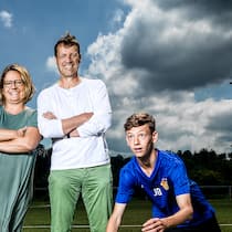 Hilfe, mein Kind hat Talent! Alexandra und Peter Bernauer mit ihrem Fussballersohn Jacob (15)