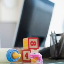 Eltern sollen weniger zahlen Nuggi am Arbeitsplatz