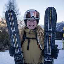 Das taugt der weltweit erste E-Tourenski Tina Fischer mit dem E-Tourenski - Der erste E-Ski der Welt kommt aus San Bernardino. Er erleichtert den Aufstieg um 30 Prozent, wiegt aber schwer und kostet 5000 Franken