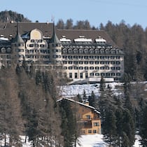 Pro Juventute plant Villa am Milliardärshügel Luxushotels Suvretta House, darunter die Chesa Spuondas - Mitten am exklusiven Suvretta-Hang von St. Moritz plant Pro Juventute eine Luxusvilla. Damit sollen zusätzliche Einnahmen generiert werden. Die Stiftungsaufsicht ist alarmiert