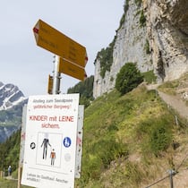 «Eigenverantwortung spielt eine zentrale Rolle» Warnschild beim Abstieg zum Seealpsee