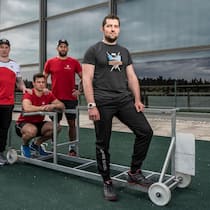 «Für viele ist ein solches Leben absurd» Das Bob-Team um Simon Friedli: Dominik Schläpfer, Gregory Jones, Adrian Fässler, vorne Simon Friedli