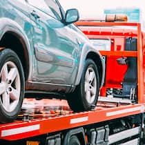 Justiz nimmt dubiose Abschleppdienste ins Visier Auto auf Abschleppwagen