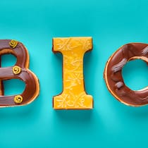 Darum gibt es keine Bio-Desserts Illustration mit Buchstaben aus Kuchenteig, die das Wort Bio bilden.