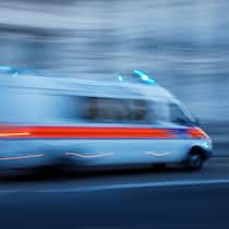 Müssen Tote die Ambulanz bezahlen? Ambulanz fährt vorbei