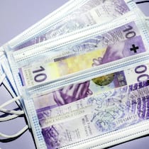 Der Staat verschont Corona-Trickser Masken mit Geldscheinen: So haben die Corona-Trickser gepokert