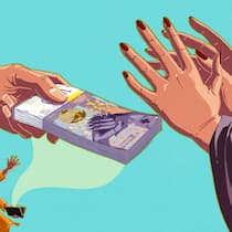 Woher kommt das Geld für Anwälte, wenn Betrüger vor Gericht landen? Illustration: Ein Bündel Banknoten wird überreicht
