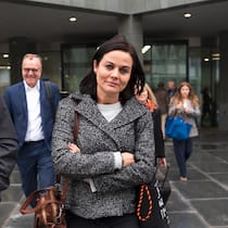«Das Urteil ist nicht falsch, nur weil es einschüchternd ist» Jolanda Spiess-Hegglin, rechts, erscheint mit ihrem Mann Reto Spiess, links, beim Kantonsgericht Zug vor der Verhandlung gegen Ringier, am Mittwoch, 30. Oktober 2024 vor dem Kantonsgericht in Zug. (KEYSTONE/Til Buergy)