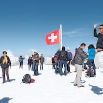 Gibt es ein Mittel gegen nervigen Massentourismus? Touristen auf dem Jungfraujoch