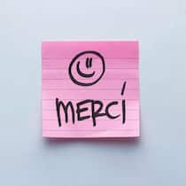 Die lieben und die bösen Nachbarn Pinkes Post-it mit Smiley und Merci in Handschrift. Nachbarn können lieb oder böse sein. Was macht gute Nachbarschaft aus?