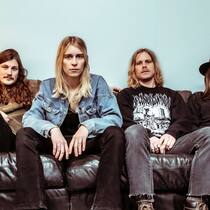 «Jede Band ist nur so gut wie ihr Publikum» Mitglieder von Annie Taylor (von links): Jan Winkler (29), Schlagzeuger • Gini Jungi (30), Leadsängerin und Gitarristin • Tobias Arn (31), Gitarrist • Michael Mutter (36), Bassist