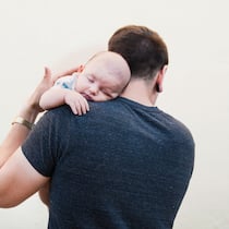 Nur eine Woche Papizeit für die Zürcher Lehrer Mann hält Baby