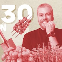 «Ich lege im Jahr 90’000 Franken auf die Seite» Collage zur Budget-Abrechnung eines Preismanagers: ein lachender Mann, Gartenkräuter , Grillspiesse, ein Wohnmobil und Finanzinfos auf dem Handy
