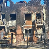 Das Leben unter Beschuss Zerstörtes Gebäude in Hostomel, einem Vorort von Kiew