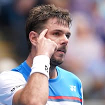 «Willensstärke ist wie ein Muskel» Der Tennisspieler Stan Wawrinka bei seinem Viertrundenspiel an den Australian Open 2020 gegen Daniil Medvedev. Wawrinka zeigt mit dem Finger auf seine Schläfe, um seiner Willenskraft Ausdruck zu verleihen.