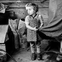 Sogar die SVP ist für mehr Geld für die Opfer erdingkind auf einem Schweizer Bauernhof, 9. Juli 1954. In der Schweiz wurden jahrzehntelang viele Waisen, Scheidungskinder, uneheliche Kinder, Kinder von Fahrenden oder aus Armut verwahrloste Kinder in Heimen und als Verdingkinder fürsorgerisch fremdplatziert. Zürich stellt sich als erste Stadt der Schweiz ihrer Verantwortung. Sie zahlt den Opfern fürsorgerischer Zwangsmassnahmen einen eigenen Solidaritätsbeitrag. Auslöser dafür waren Beobachter-Recherchen.
