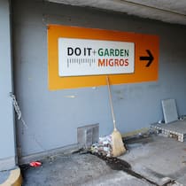 «Kündigung», war von aussen auf dem Brief lesbar Schliessung Filiale Spreitenbach Do It + Garden, Fachmarktkette fuer Baumarkt und Gartenartikel der Migros - Genossenschaft AG, aufgenommen am 04. Februar 2024 in Spreitenbach AG. (Keystone/Manuel Geisser)
Migros