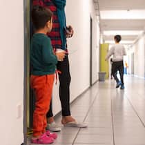 Nothilfe macht Kinder kaputt Das Leben in der Nothilfe hat prekäre Auswirkungen auf die Entwicklung von Kindern und Jugendlichen.