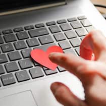 Hunderte Opfer von Romance Scam – so schützen Sie sich Online dating, heart Love Scam