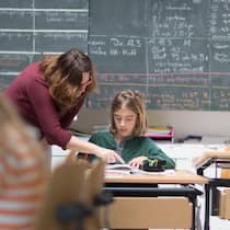 Ein Drittel der Eltern will Kinder von der Schule nehmen Tagesschule Bungertwies in Zürich am 12. März 2015.Französisch Stunde bei der Mittelstufe(KEYSTONE/Gaetan Bally)