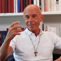 «Unsere Kirche muss sich verändern» Pfarrer Nicolas Betticher im Interview. Die Struktur der katholischen Kirche und die Machtballung der Bischöfe seien letztlich verantwortlich für die Missbrauchsfälle. Das sagt der Westschweizer Priester Nicolas Betticher, der jahrelang im Zentrum der Macht stand.