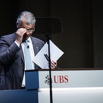 Schlechte Chancen für Banker-Lohndeckel Foto: Stefan Bohrer, Basel, 24.4.24: Sergio Pietro Ermotti, Group Chief Executive Officer (CEO) der Grossbank UBS an der UBS Generalversammlung 2024 in Basel. (KEYSTONE/Stefan Bohrer)