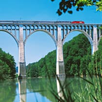 Über den Röstigraben strampeln Grandfey-Eisenbahnviadukt