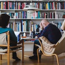 Was erwartet mich da? Ein Mann erzählt der Psychologin von seinen Problemen