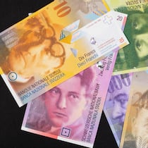 Alte Banknoten tauschen – warum muss ich den Ausweis zeigen? Diese Banknoten haben ihren Status als Zahlungsmittel seit 30. April 2021 verloren. Wer sie gegen neue Noten tauschen möchte, benötigt einen gültigen Ausweis.