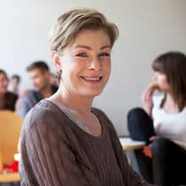 Mit Köpfchen gegen Armut Weiterbildung