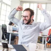 Darf ich während der Arbeit WM schauen? Auf dem Büro Computer die WM schauen ist kein Problem – sofern es die Chefin erlaubt.