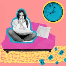 Werde ich bei Krankheit oder Feiertagen reingelegt? Eine Frau mit Taschentuch auf einem pinken Sofa vor einer Uhr, deren Zahlen teils auf dem Boden liegen. Sind Teilzeitarbeitende bei Krankheit benachteiligt?