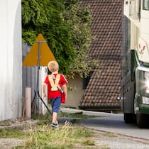 «Muss denn zuerst etwas passieren?» Der Schulweg von einigen Kindern in Buttwil AG verläuft entlang der Strasse und enthält gefährliche Stellen.