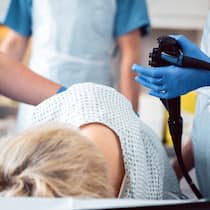 Darmkrebs: Vorsorge-Methoden im Check Patientin unterzieht sich im Spital einer Darmspiegelung