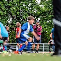 Versicherung bodigt kleine Sportvereine Junioren-Fussballmannschaft