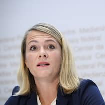 «Nicht mehr zeitgemäss» Kathrin Bertschy, Nationalraetin GLP, spricht waehrend einer Medienkonferenz des Ja-Komitees fuer einen zweiwoechigen Vaterschaftsurlaub, am Donnerstag, 6. August 2020 in Bern. (KEYSTONE/Anthony Anex)