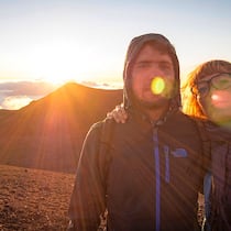 Der Härtetest Paar mit Sonnenuntergang