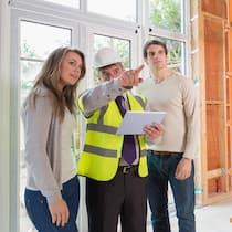 Den Neubau ohne Mängel gibt es nicht Architekt mit zwei Kunden