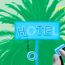 Bettwanzen im Hotel, eiskalter Pool – so können Sie sich wehren Hotel-Schild vor Palmen und einer Sonne, von dem Finger einzelne Buchstaben entfernen. Was gilt bei Hotelmängeln?