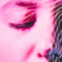 Deepfake-Pornos: Virtuelle Gewalt ist Körperverletzung Sinnliche Nahaufnahme eines Frauengesichts - KI-Anbieter sollen sexualisierte Deepfakes stoppen. Der Nationalrat fordert die Regierung zum Handeln auf