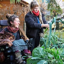 Leben mit Assistenz – eine fast unlösbare Aufgabe Nadja Schmid mit Julia Urech