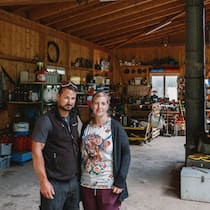 Eine Bauernfamilie bangt um ihre Existenz Andreas und Angelina Herger - Die Hergers führen ihren Hof in vierter Generationen. Nun könnte der Konkurs eines Mechanikers dem Familienbetrieb ein jähes Ende bereiten