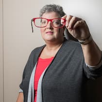 Die Brille in meinem Auge Brigitte Wicki liess ihre Kurzsichtigkeit mit einem Linsenimplantat beheben.