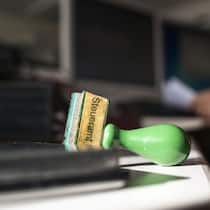 Frist verpasst – IT-Firma zahlt sechs Millionen Franken Steuern Ein Steueramt-Stempel - Wer keine Steuererklärung einreicht, wird vom Staat eingeschätzt - oftmals viel zu hoch. Das Bundesgericht schützt diese Praxis