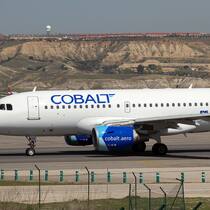Verkürzte Ferientage wegen Airline-Pleite Flugzeug von Cobalt Air